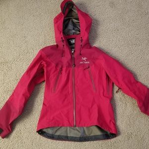 $599 Arc'teryx Beta AR Gore-Tex Jacket, Women's S